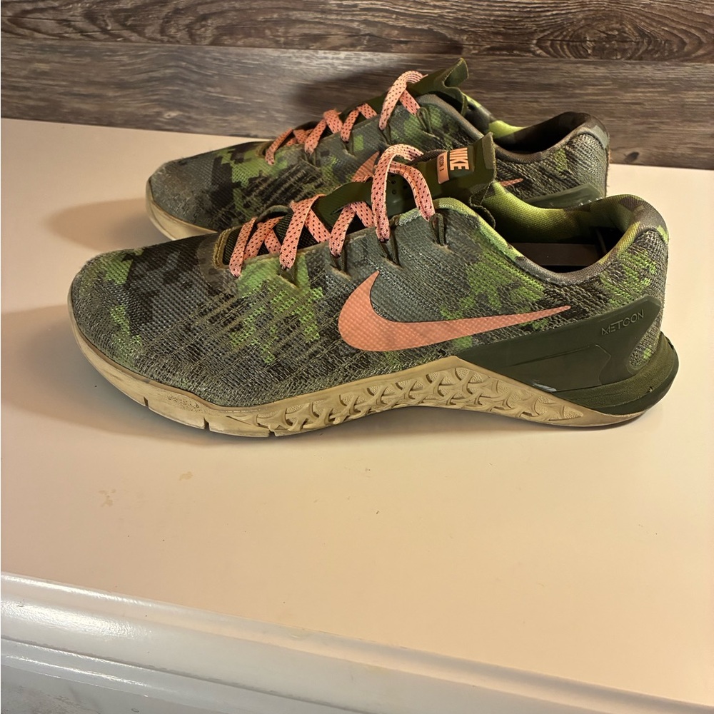Nike Metcon 3 Green and Pink Camouflage Sneakers